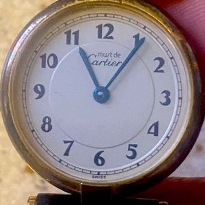 This watch is a ladies must de cartier . This watch is dead stock vintage 1960s